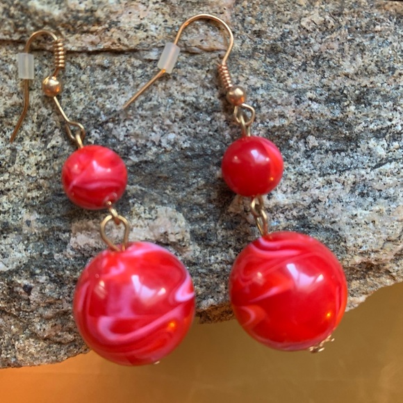 Cherry Red & White Swirl Fashion Earrings Gold Tone Holiday Woman’s Jewelry - Picture 6 of 8